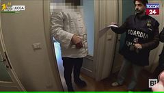 Lucca, nello studio medico abusivo irrompe la guardia di finanza