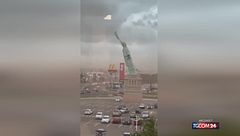 Forti raffiche di vento, crolla la Statua della Libertà brasiliana