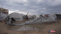 Gaza colpita da pioggia e vento, spazzate via le tende degli sfollati