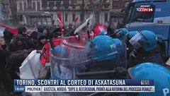 Breaking News delle 18.00 | Torino, scontri al corte Askatasuna
