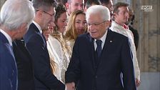 Mattarella consegna il Tricolore agli alfieri azzurri