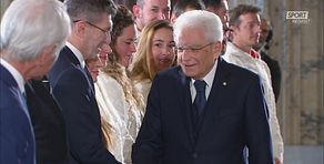 Mattarella consegna il Tricolore agli alfieri azzurri