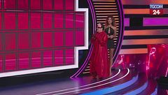 "La ruota della fortuna", Malgioglio "rimprovera" Samira Lui: "Devi essere più sensuale"