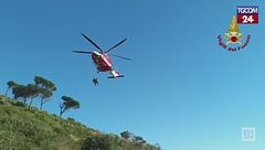 Alassio, il recupero dall'alto: biker portato via in elicottero