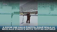 Andorra sotto la neve: Piqué spala e chiede aiuto