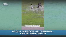 Doccia per l'arbitro...