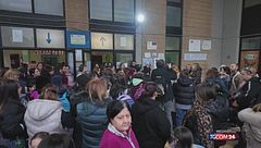 Napoli, dopo l'occupazione a scuola delle mamme i bambini tornano in aula