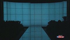 Valentino, il rosso che ha reso famoso lo "stilista imperatore"