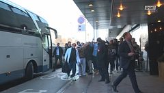 Napoli: a Copenaghen foto, autografi e cori per tutti all'arrivo in hotel"