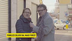Vincenzo Albano intervista il pubblico deluso dal mago Forest
