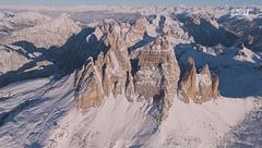Lo spettacolo della torcia olimpica sulle Tre Cime di Lavaredo