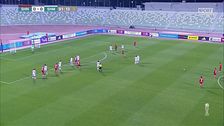 L'incredibile autogol del portiere dell'Al Shamal