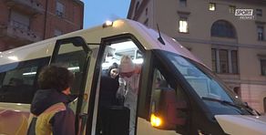 Folla per Chivu tedoforo a Sant'Ambrogio