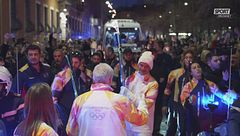 Chivu consegna la fiaccola olimpica al presidente del Coni Buonfiglio