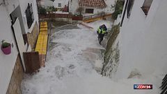 Maltempo in Spagna, le vie di Ubrique si trasformano in torrenti