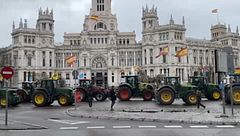Madrid bloccata dai trattori, la protesta degli agricoltori contro l'accordo Ue-Mercosur