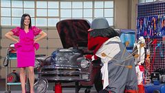 Roberta Lanfranchi in officina con il Gabibbo a Paperissima Sprint