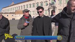 Anticipazione - Enrico Lucci chiede ai cantanti del festival di dire qualcosa di bello su Premier e governo