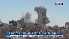 Breaking News delle 11.00 | Il conflitto si allarga, nuovi raid incrociati
