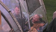 Rumori notturni: il risveglio improvviso dei concorrenti