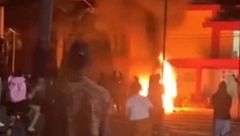 Caos a Cuba, incendiata una sede locale del Partito comunista
