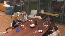La tavola è apparecchiata: inizia una cena speciale