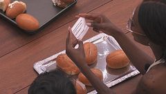 Un vassoio di indizi per i concorrenti