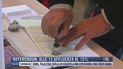 Breaking News delle 14.00 | Referendum, alle 12 affluenza al 15%