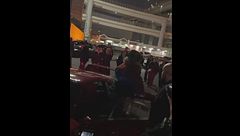 Lewis Hamilton a un raduno di supercar a Tokyo