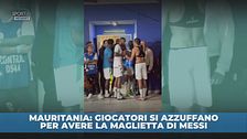 Mai visto: giocatori litigano per avere la maglia di Messi