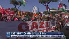 Breaking News delle 16.30 | No Kings Italy, corteo sfila a Roma