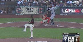 Baseball, la stella degli Yankees Aaron Judge trova il fuoricampo e colpisce un'ambulanza