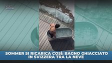 Sommer, bagno ghiacciato nelle Alpi