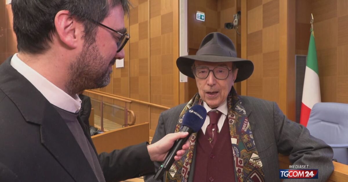 Pingitore premiato alla Camera: omaggio al papà del Bagaglino