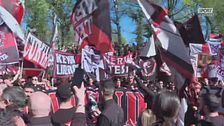 Milan, l'entusiasmo dei tifosi travolge Milanello