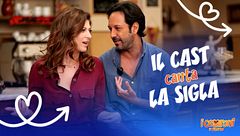 Il cast canta l'iconica sigla