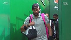 Berrettini travolge Medvedev, il russo si infuria e spacca la racchetta