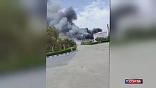La raffineria iraniana di Lavan in fiamme poco dopo l'accordo di cessate il fuoco
