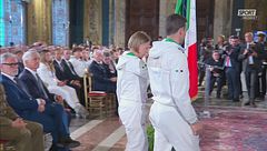 Gli Azzurri riconsegnano i tricolori a Mattarella: le immagini dal Quirinale