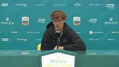 Sinner risponde ad Alcaraz: "Io gioco per vincere i titoli, non per rincorrerlo in classifica"