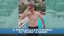Sinner fa festa con un tuffo in piscina: la reazione