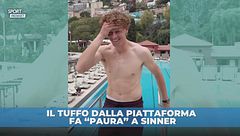 Sinner fa festa con un tuffo in piscina: la reazione