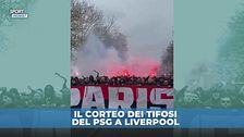 Tifosi del PSG in corteo verso Anfield tra cori e torce