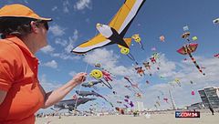 Buzz Lightyear vola con i dinosauri"nei cieli della Francia