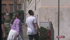 Passeggia con la kippah a Roma, circondato e preso a calci e pugni