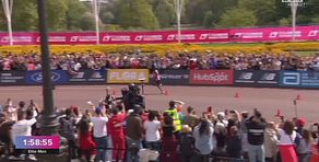 Atletica, Sawe nella leggenda: chiude la maratona di Londra sotto le 2 ore