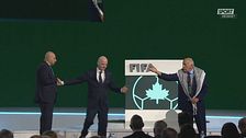 Israele e Palestina insieme sul palco della Fifa e scoppia la tensione: niente stretta di mano