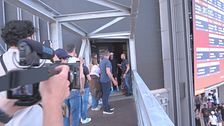 Sinner scalda Roma: selfie con i tifosi sul ponte del Foro Italico