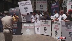 Tenerife, la protesta contro l'arrivo della nave con casi di hantavirus