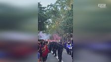 Tifosi del Barcellona cosa fate? Attaccano il bus del… Barcellona!